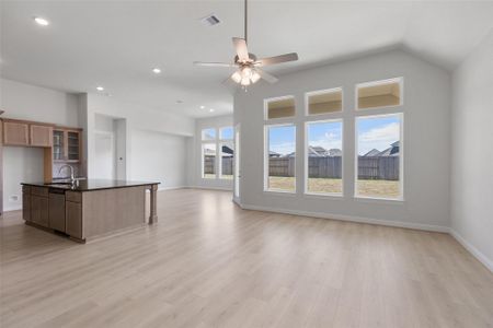 New construction Single-Family house 2348 Blue Sail Dr, Katy, TX 77493 plan Classic Series - Tulane - image 5