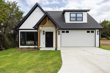 New construction Single-Family house 913 Colorado River Dr, Granbury, TX 76048 - image