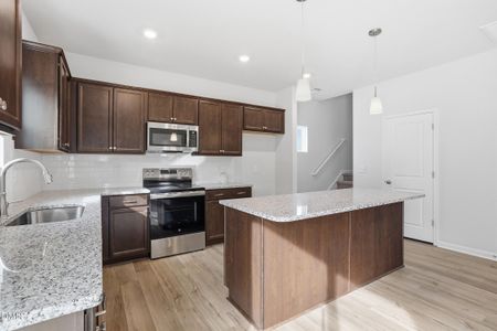 New construction Single-Family house 214 Harriette Ct, Lillington, NC 27546 plan Russell - image 6