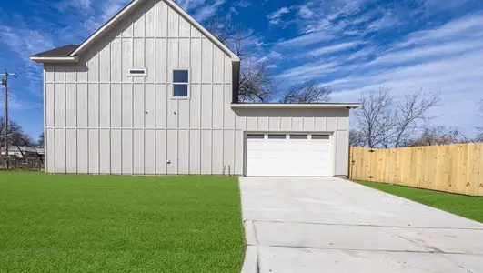New construction Single-Family house 617 E Ramsey Ave, Fort Worth, TX 76104 - image