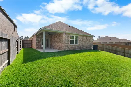 New construction Single-Family house 6167 White Spruce Dr, Conroe, TX 77304 - image 3