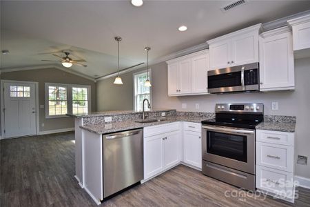 New construction Single-Family house 1479 SW Blvd, Newton, NC 28658 null- photo 6 6