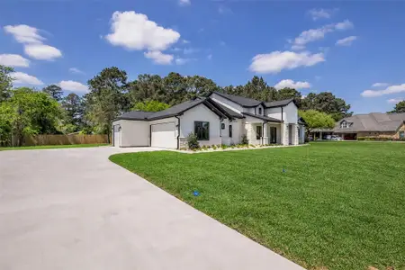 New construction Single-Family house 22420 Meadowhurst Cir W, Tomball, TX 77377 - image