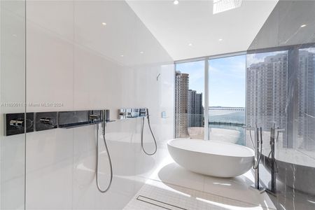 New construction Condo/Apt house 300 Biscayne Way, Unit 2103, Miami, FL 33131 - photo 16 16