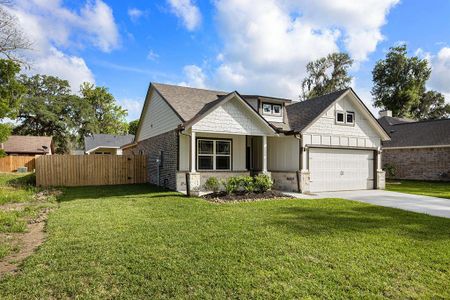 New construction Single-Family house 331 Wood Haven Drive, West Columbia, TX 77486 - photo 0