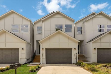 New construction Single-Family house 2303 Staples St, Houston, TX 77026 - image