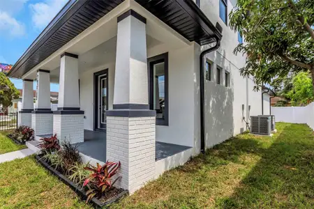 New construction Single-Family house 2328 W La Salle St, Tampa, FL 33607 - image