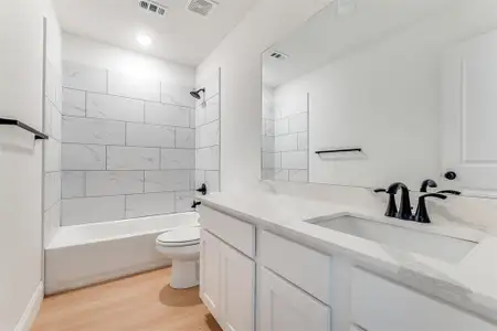 New construction Single-Family house 1619 E Woodin Blvd, Dallas, TX 75203 null- photo 4 4