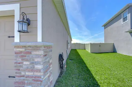 Front Elevation & Large Side Yard