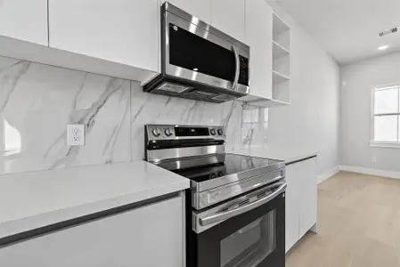 New construction Single-Family house 6702 Metro Blvd, Unit 8, Houston, TX 77083 - image 4