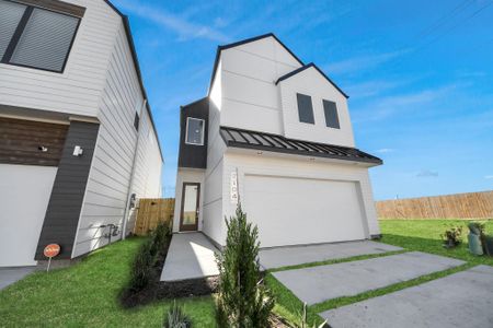 New construction Single-Family house 2104 Diagonal Ln, Houston, TX 77051 - image