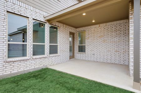 New construction Single-Family house 516 Bloomington Loop, Hutto, TX 78634 Artistry Series - Hemingway- photo 16 16