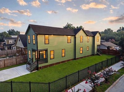 New construction Single-Family house 4541 Walker St, Houston, TX 77023 - image