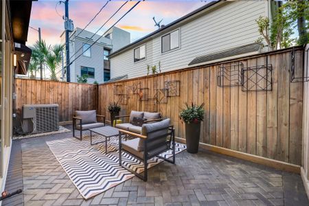 New construction Single-Family house 602 W Clay St, Houston, TX 77019 - image 3