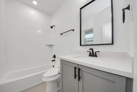 New construction Single-Family house 929 Fisher St, Unit F, Houston, TX 77018 - image 17