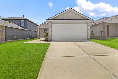 New construction Single-Family house 16075 Mahogany Wy, Elmendorf, TX 78112 plan The Estero - image