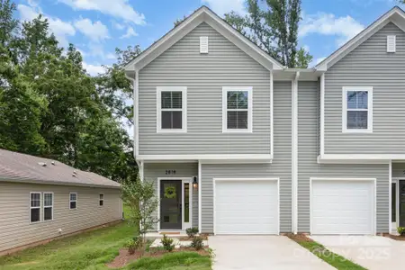 New construction Townhouse house 2818 Old Steele Creek Rd, Charlotte, NC 28208 - image