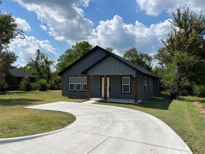 New construction Single-Family house 1320 E 3Rd Ave, Corsicana, TX 75110 - image