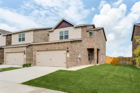 New construction Townhouse house 700 Carson Ln, Pilot Point, TX 76258 - image