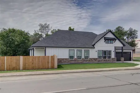 New construction Single-Family house 3220 N Houston St, Fort Worth, TX 76106 - image