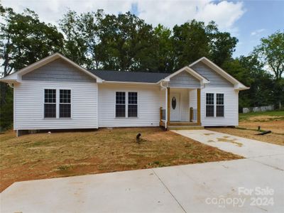 New construction Single-Family house 660 W 9Th Street, Newton, NC 28658 - photo 0