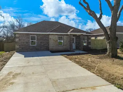 New construction Single-Family house 803 E Tyler St, Ennis, TX 75119 null- photo 0 0