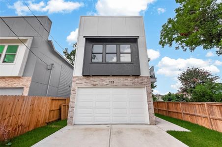 New construction Single-Family house 90 Burress St, Unit B, Houston, TX 77022 - image