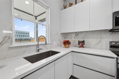 New construction Single-Family house 6702 Metro Blvd, Unit 2, Houston, TX 77083 - image 17