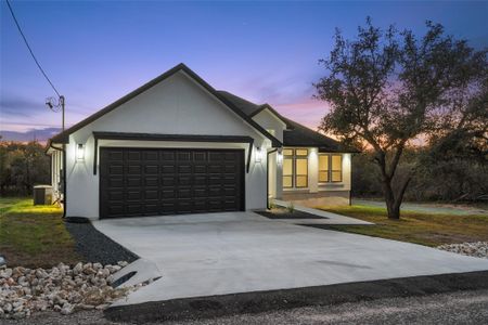 New construction Single-Family house 137 Granitecastle Dr, Granite Shoals, TX 78654 - image