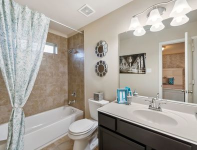 New construction Single-Family house 5320 Latigo Ct, Alvin, TX 77511 plan Madison 2434 D - image 11