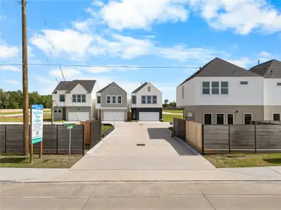 New construction Single-Family house 4012 Buffalo Moon Dr, Houston, TX 77019 - image