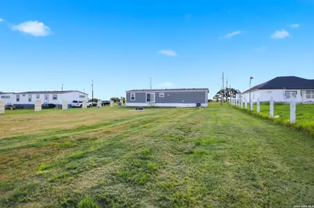 New construction Single-Family house 17111 Nueva Vida Ln, Atascosa, TX 78002 - image