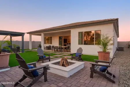 New construction Single-Family house 15667 W Mercer Ln, Surprise, AZ 85379 plan Plan 2305 - image 4