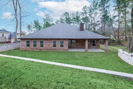 New construction Single-Family house 1737 E Lake Dr, Huntsville, TX 77340 - image 3