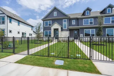 New construction Townhouse house 515 Emory Crossing Blvd, Hutto, TX 78634 - image