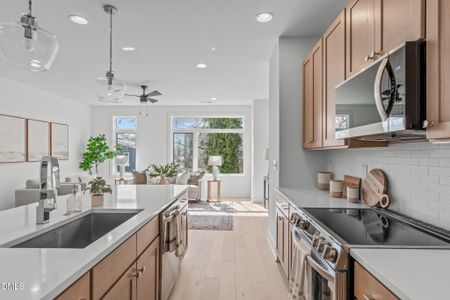 New construction Townhouse house 610 Rocky Knob Ct, Raleigh, NC 27601 - image 9