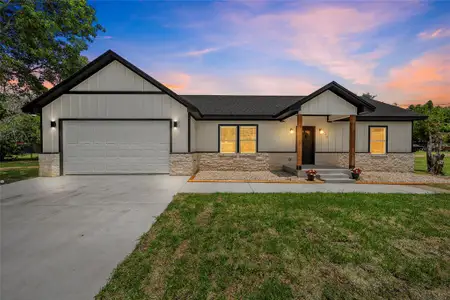 New construction Single-Family house 1630 Egan Ln, Waco, TX 76705 - image