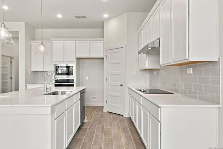 New construction Single-Family house 125 Travis Dr, Castroville, TX 78009 plan The Maverick - image 10