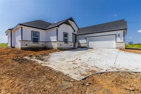 New construction Single-Family house 10650 County Rd 418, Grandview, TX 76050 null- photo 1 1