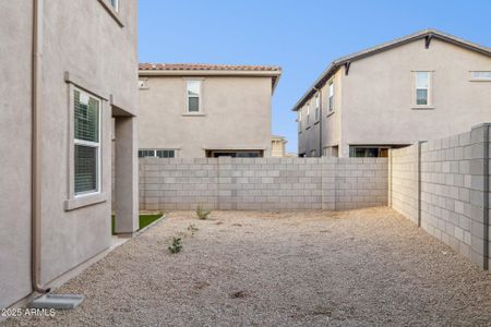 New construction Townhouse house 5846 E Zachary Dr, Phoenix, AZ 85054 - image