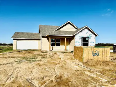 New construction Single-Family house 621 Crockett Dr, Cleburne, TX 76031 - image