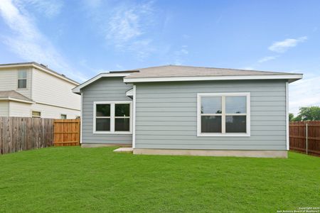 New construction Single-Family house 621 Kulpa Xing, Seguin, TX 78155 null- photo 13 13