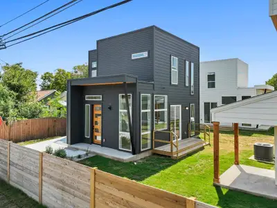 New construction Single-Family house 1169 Bedford St, Austin, TX 78702 null- photo 0
