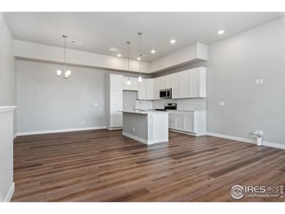 Move-in ready, bright, open floorplan w/ incentives!