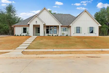 New construction Single-Family house 17300 Woodcrest Cir, Lindale, TX 75771 - image