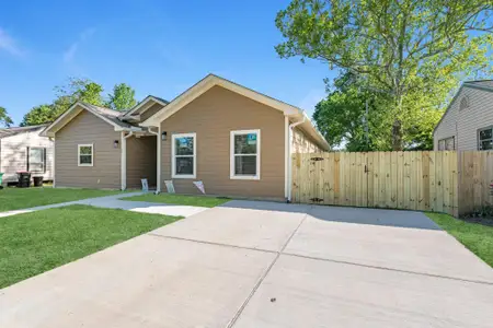 New construction Single-Family house 321 Briarwood Dr, Baytown, TX 77520 - image