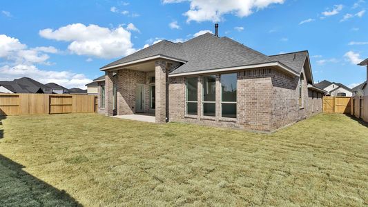 New construction Single-Family house 29611 Highland Meadow Dr, Fulshear, TX 77441 3118W- photo 3 3