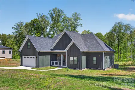 New construction Single-Family house 2002 Plain Field Dr, Bessemer City, NC 28016 - image