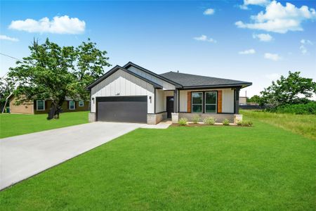 New construction Single-Family house 925 1St St, Hempstead, TX 77445 - image