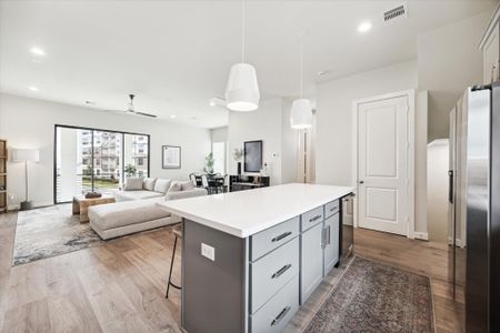 New construction Single-Family house 3911 Willowbend Pt, Houston, TX 77025 - image 9